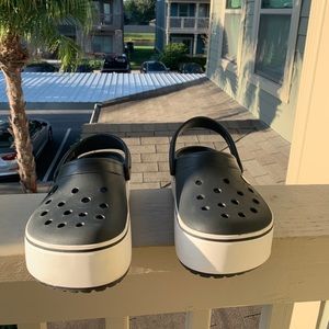 Platform black crocs